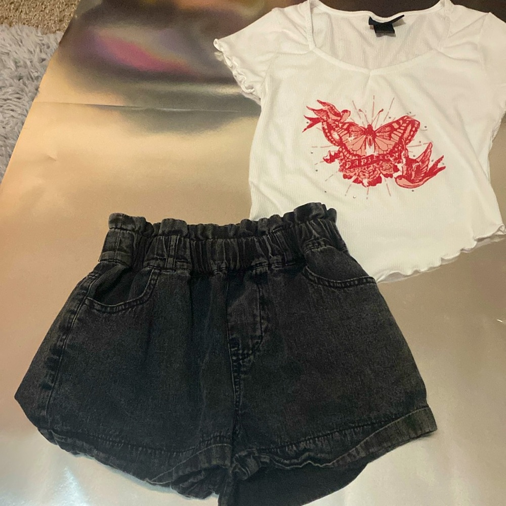 Pre-owned matching sets shirt fits a little tight